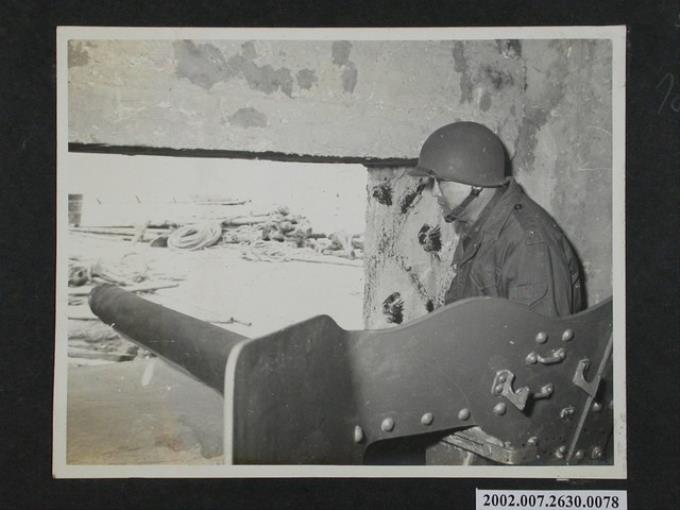 彭指揮官視察東犬猛澳57戰防砲新建陣地 (共2張)