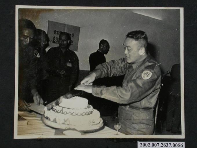 彭指揮官於十一月份慶生酒會切蛋糕 (共1張)