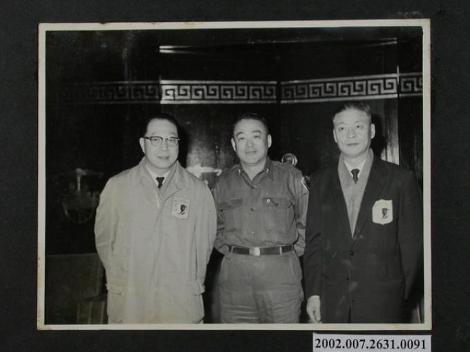 彭指揮官與團長王玉崗及教授梁序穆合影 (共2張)
