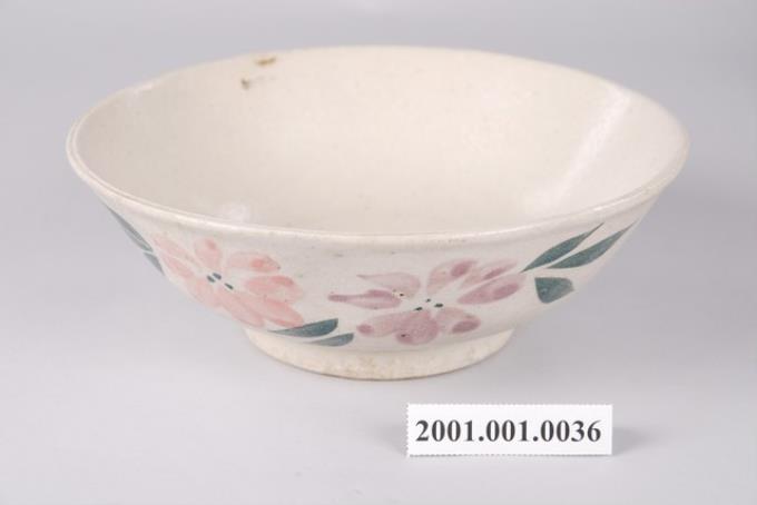 手繪粉紅釉花卉紋碗 (共2張)