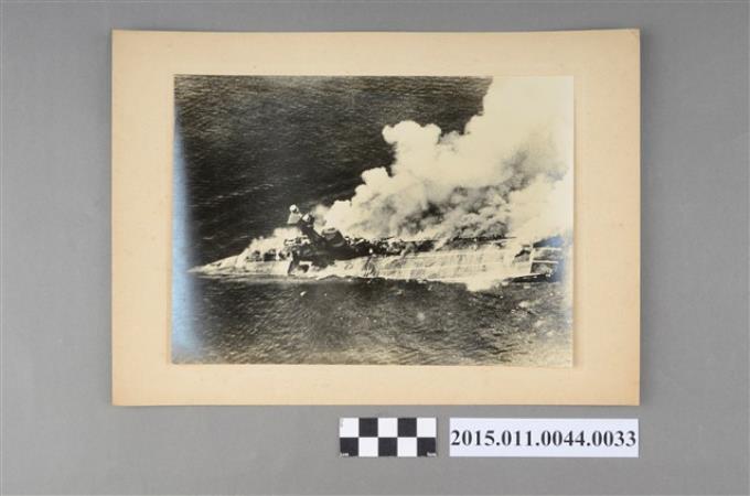 競技神號航空母艦被擊沉的瞬間 (共2張)