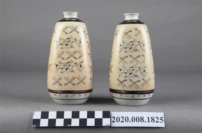 明治時期九谷燒瓷酒瓶 (共2張)