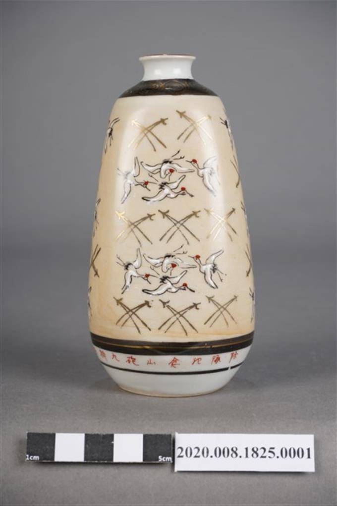 明治時期九谷燒瓷酒瓶之一 (共5張)
