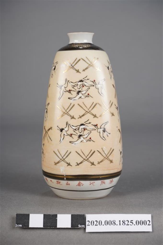 明治時期九谷燒瓷酒瓶之二 (共4張)