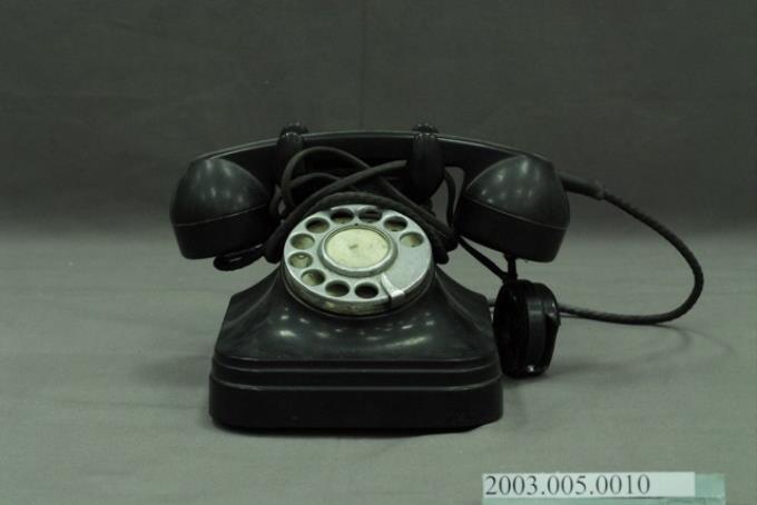 桌上型撥號盤式電話機 (共4張)