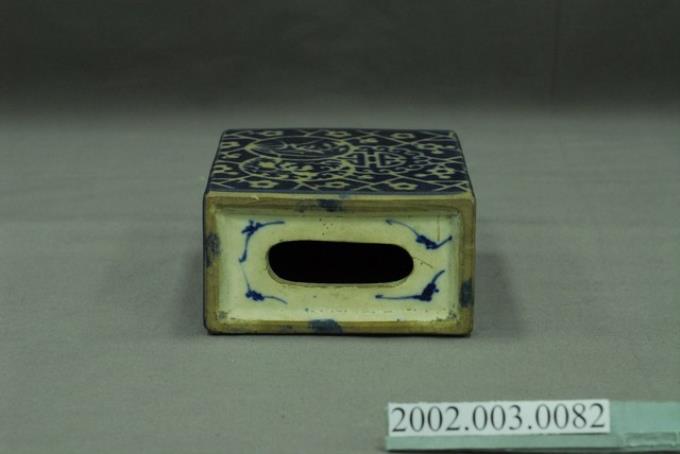 白瓷藍地青花吉祥紋飾箱形枕 (共13張)