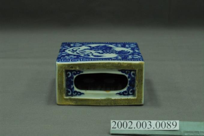 轉印白瓷青花獅子戲球紋箱形枕 (共13張)