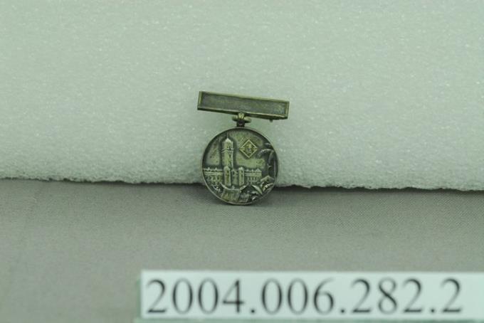始政四十周年臺灣博覽會紀念徽章 (共2張)