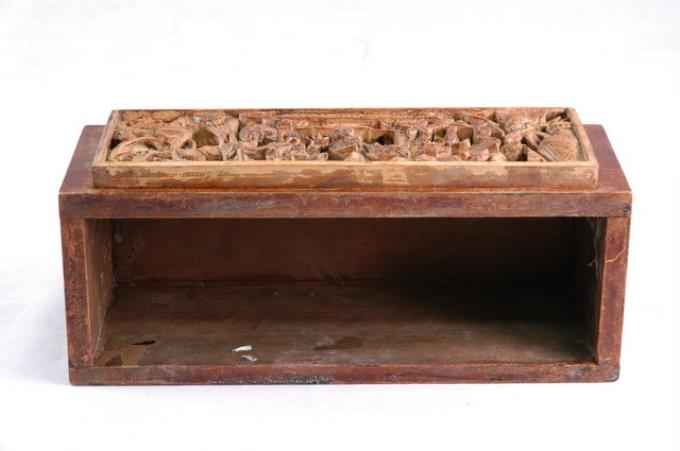 木雕薦盒上層
