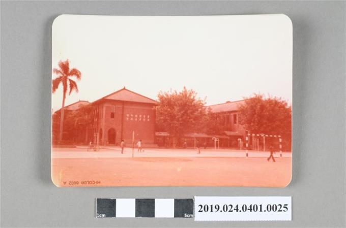 柯旗化拍攝高雄中學操場、校舍 (共2張)