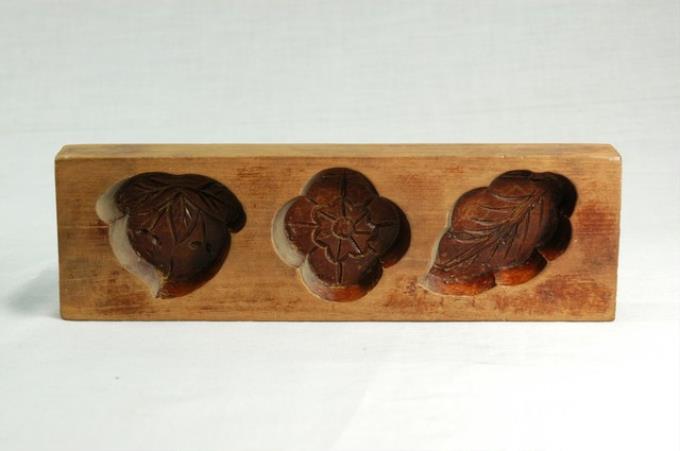 棕漆長條板單面雕仙桃柿蒂蕉葉造形糕印 (共15張)