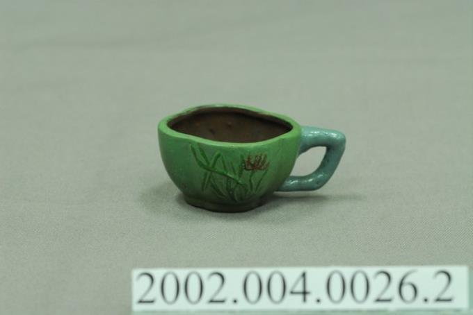 陶製綠釉彩繪花草紋小茶杯 (共11張)
