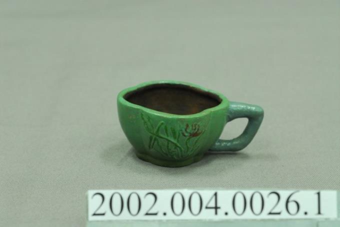 陶製綠釉彩繪花草紋小茶杯 (共11張)
