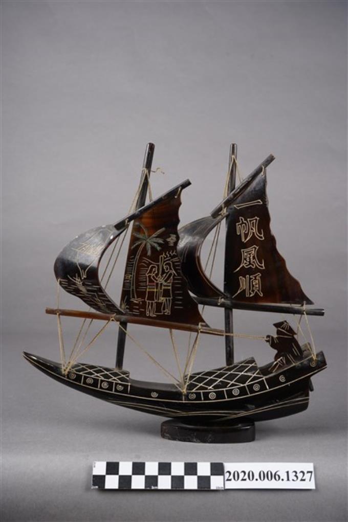 原住民紋飾一帆風順刻字雙桅黑色舢舨船模型 (共9張)
