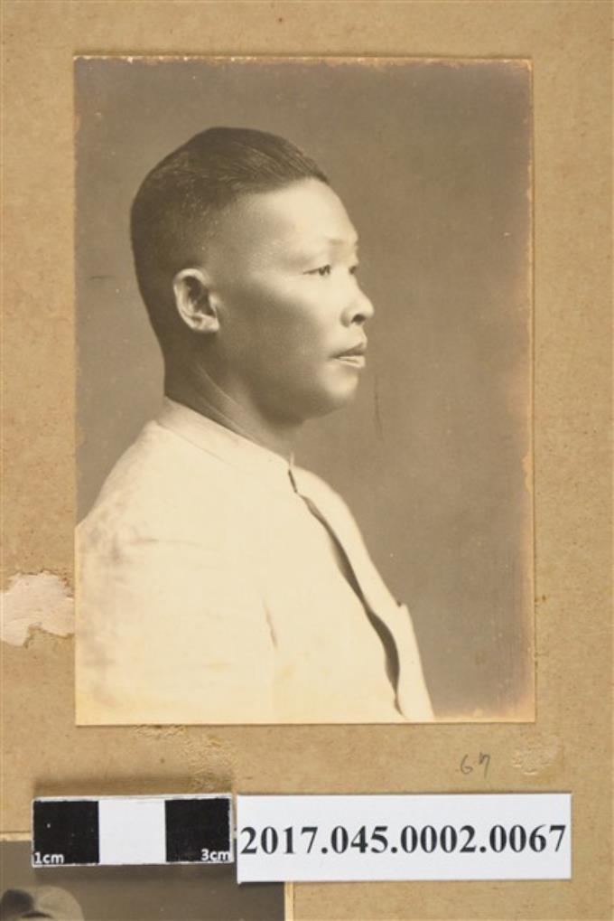 林桂興壯年時期獨照 (共2張)