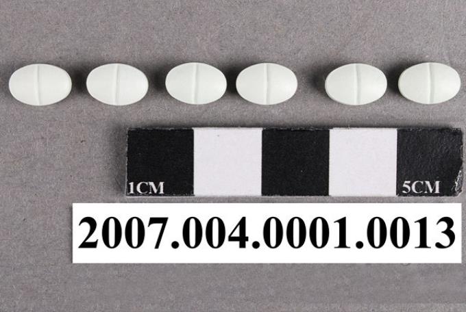 橢圓形淡綠色YSP126字樣藥錠 (共4張)