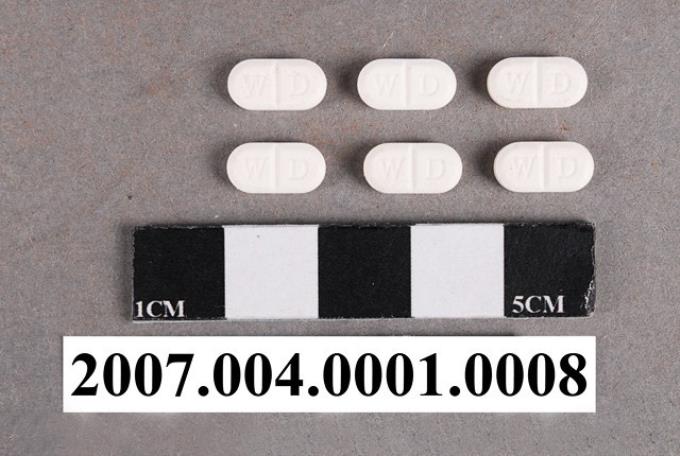 長圓桶型白色WD一字刻痕藥錠 (共4張)