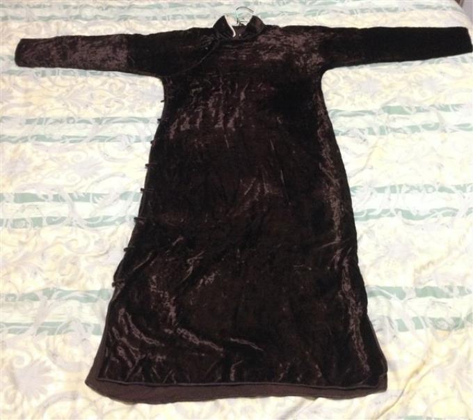 深棕色絲絨長袖女長衫 (共8張)