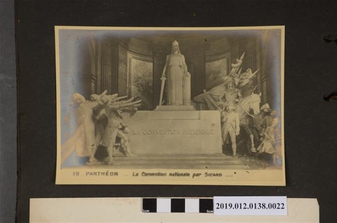 法國大革命中國民議會的紀念像近照 (共2張)