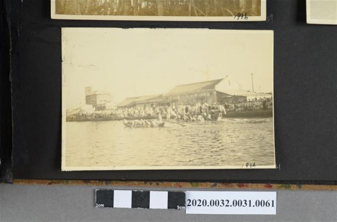 河邊划船比賽照片 (共2張)