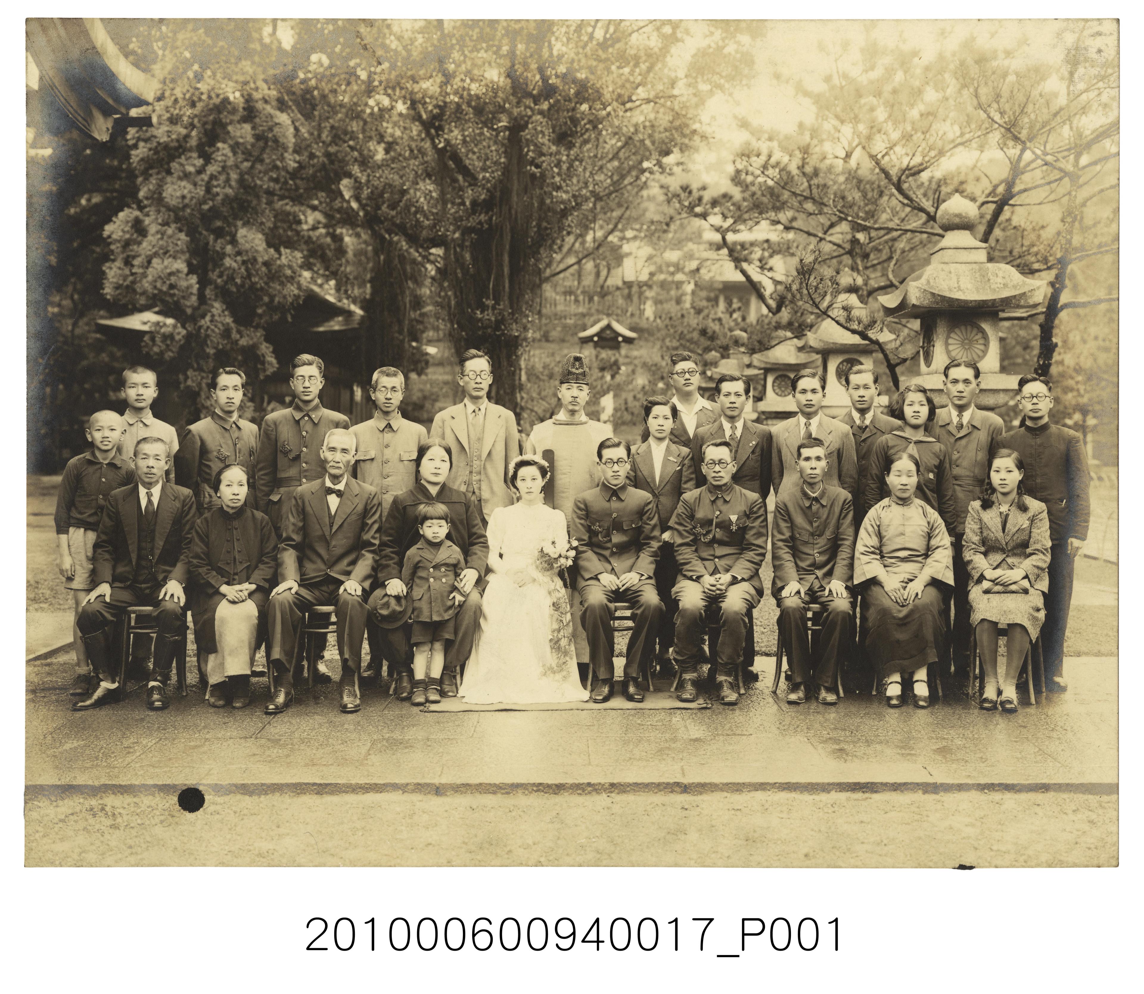 楊基詮與劉秀華神社結婚紀念照 (共1張)