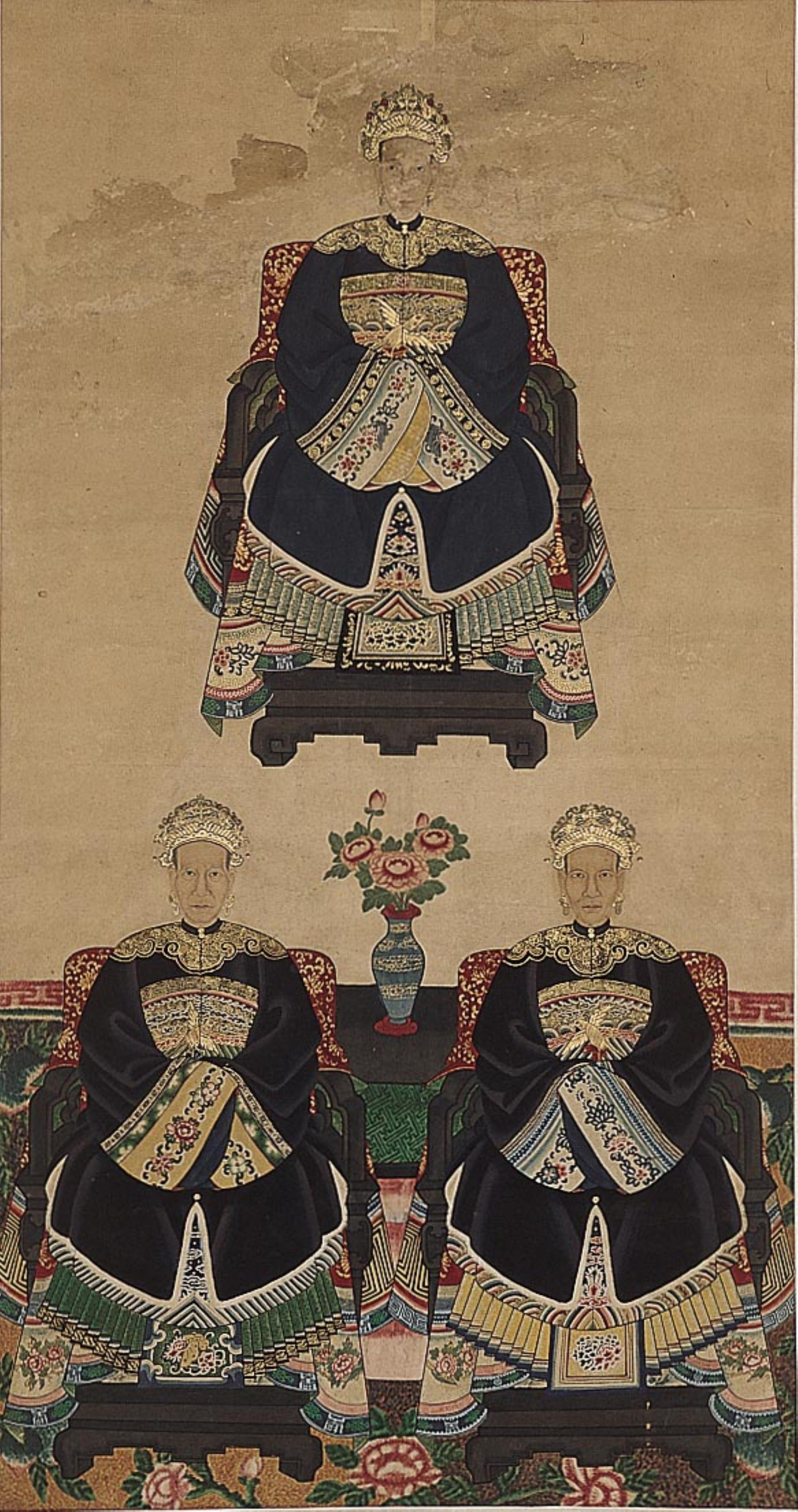 彩繪三尊坐姿女祖先畫像 (共2張)