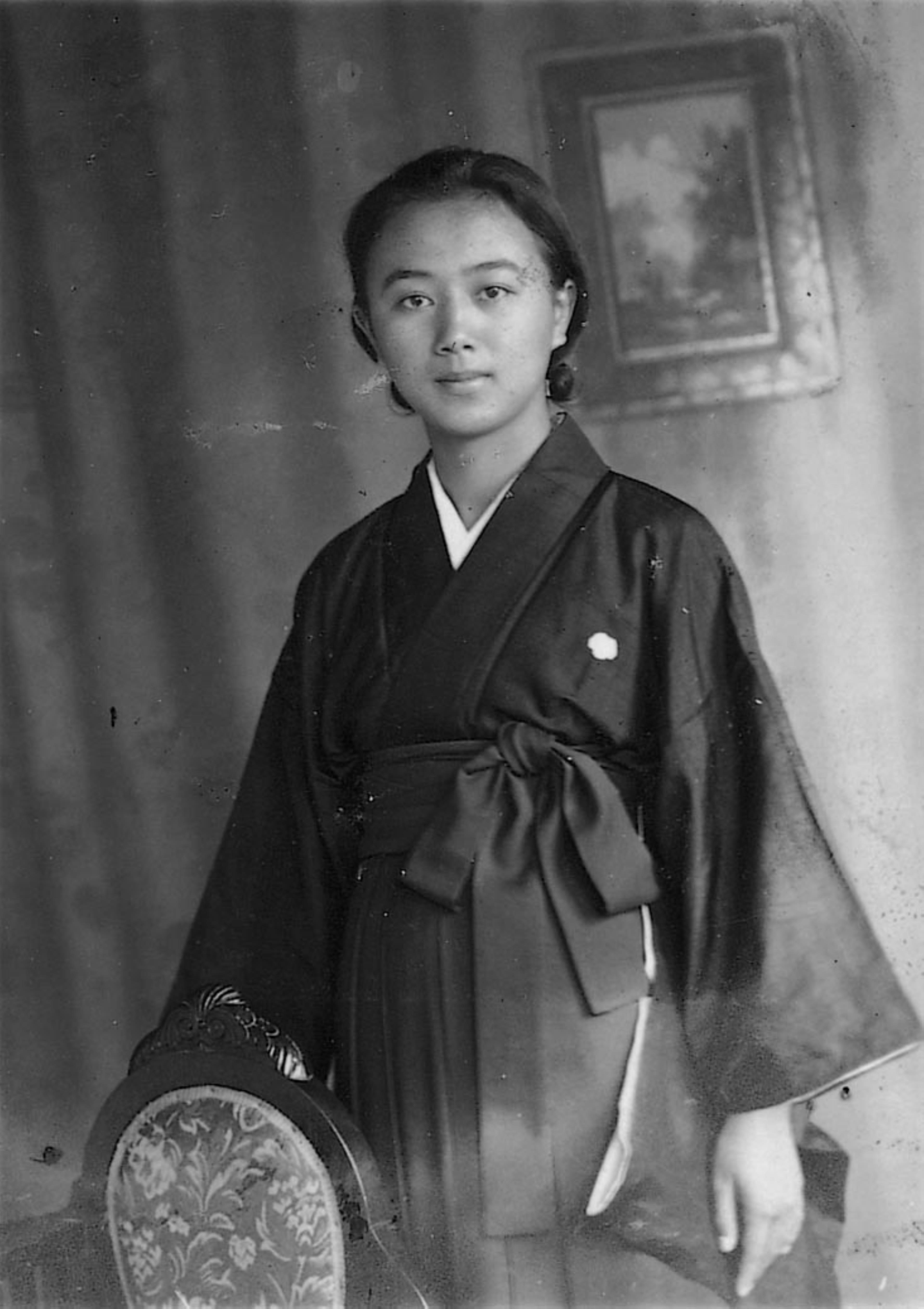 穿日式服裝女子獨照 (共1張)