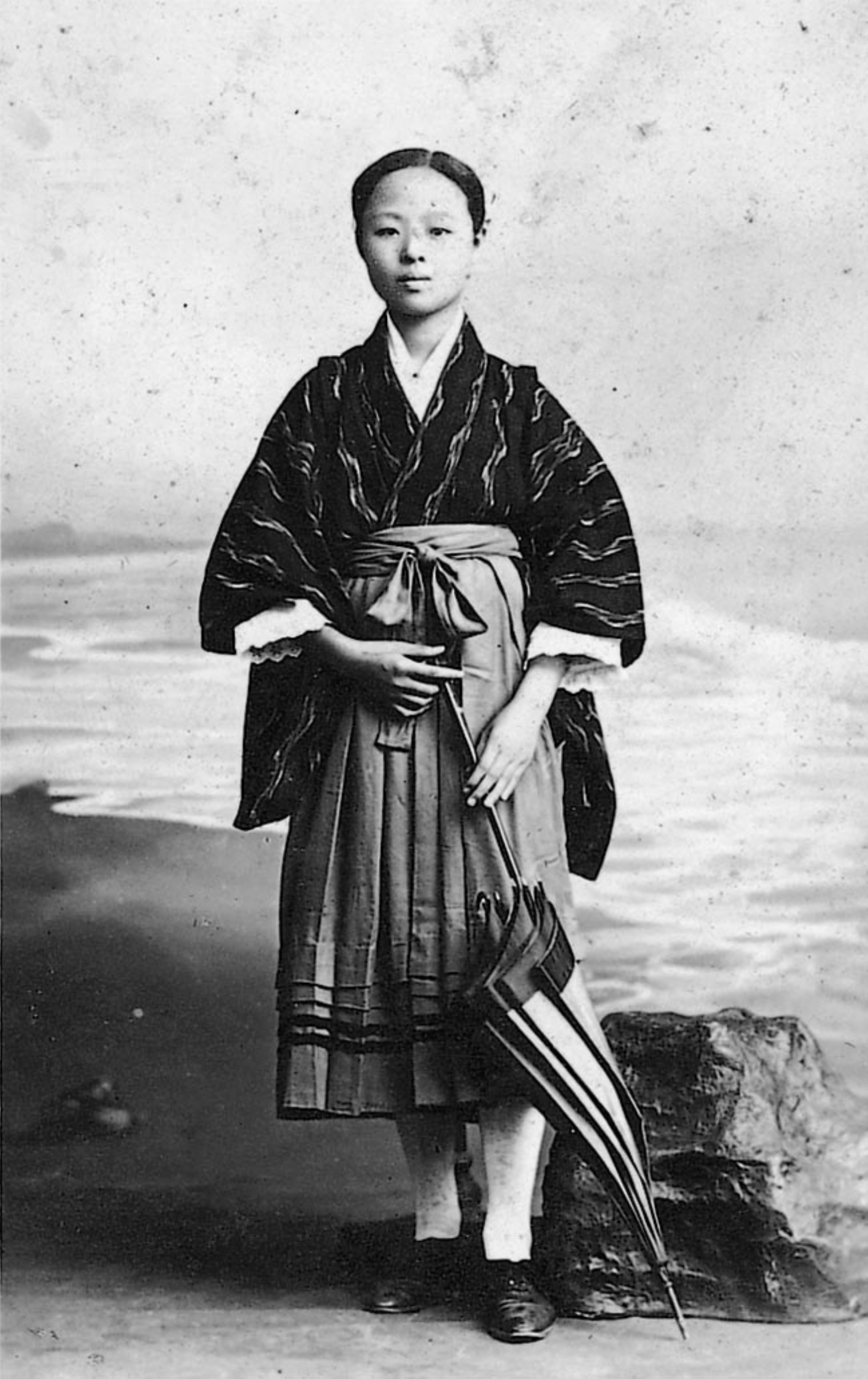 穿日式服飾女子獨照 (共1張)