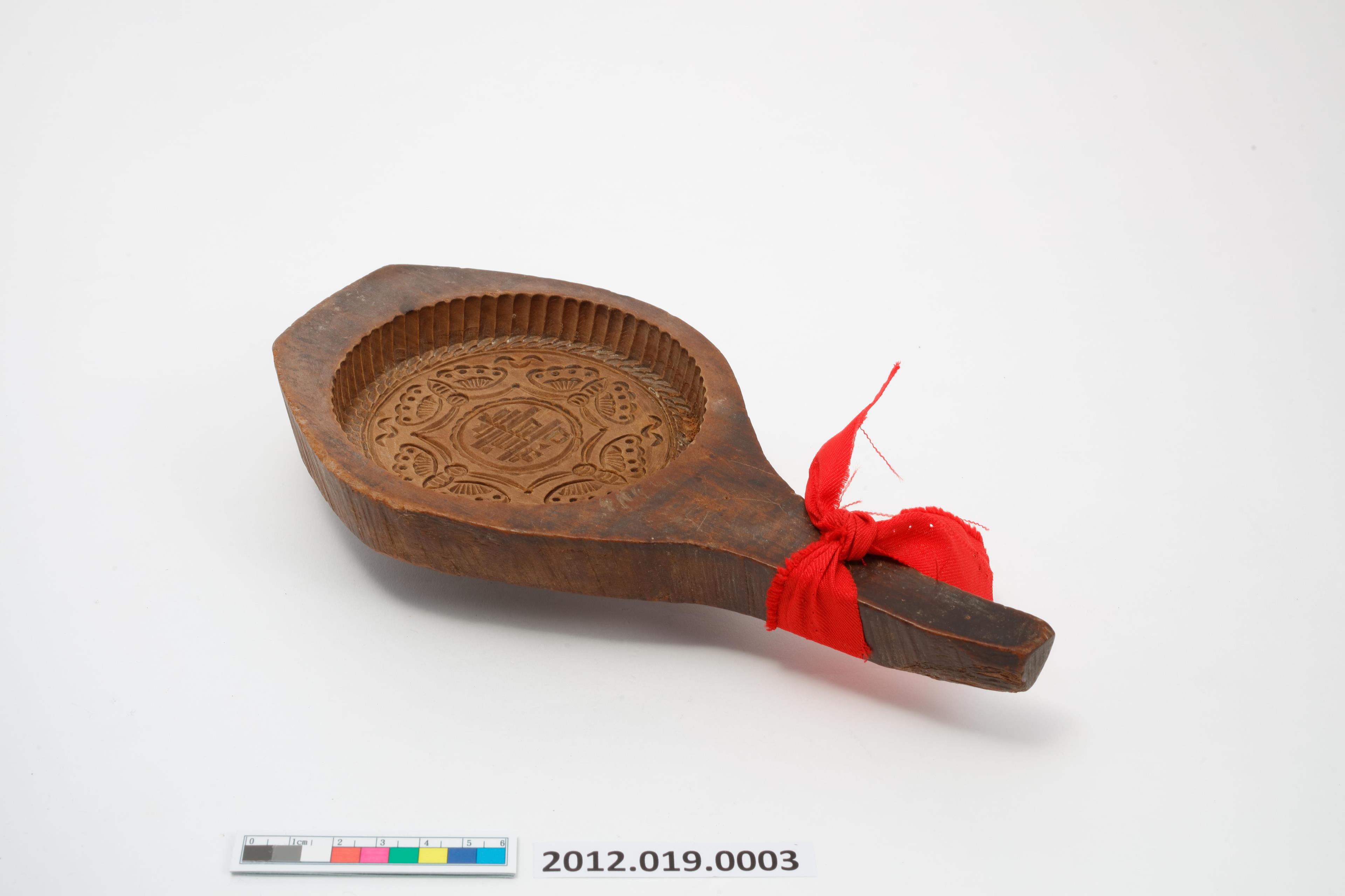 圓形單面雕壽字蝶紋帶柄餅印 (共4張)