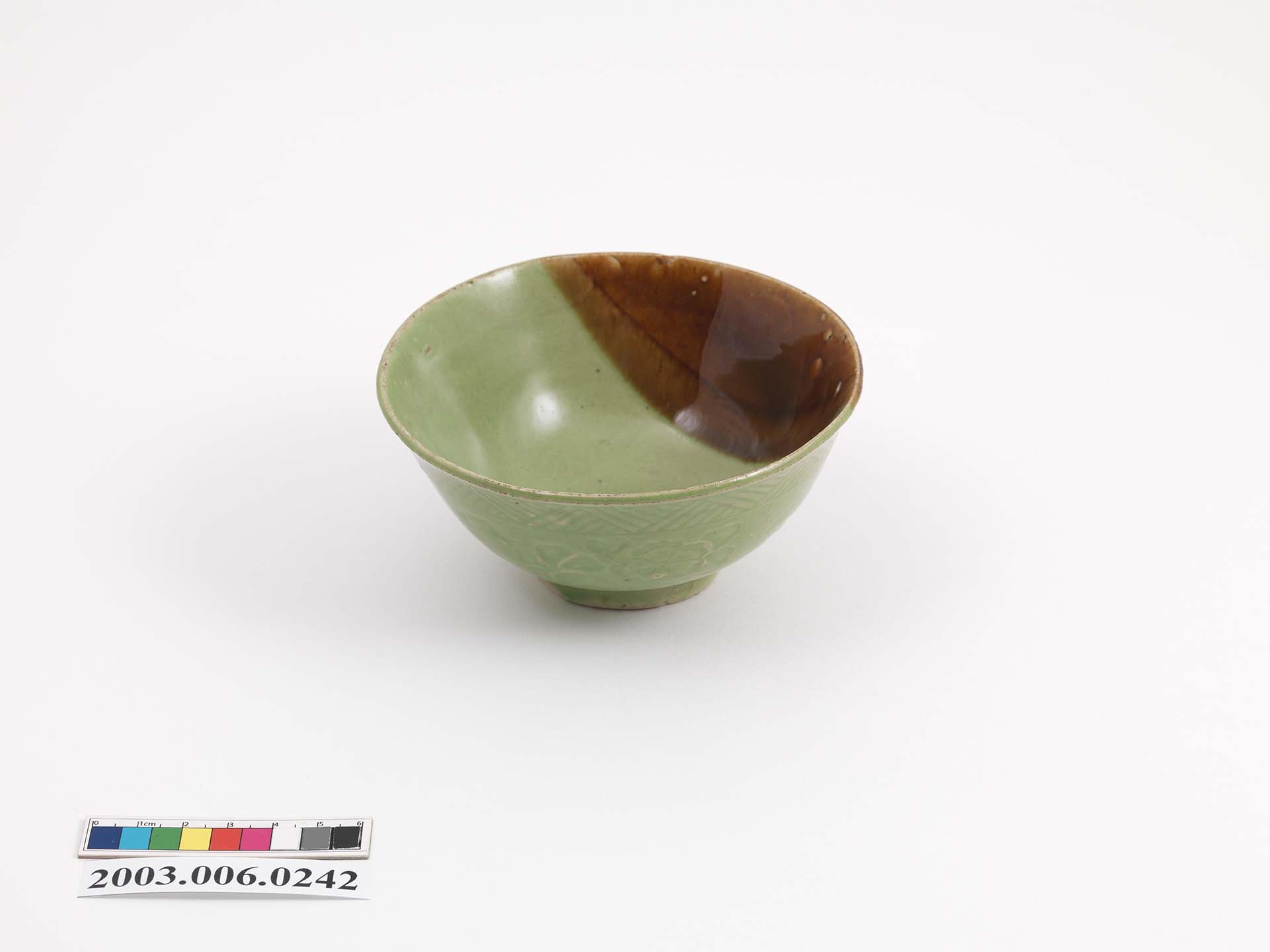 綠釉褐彩碗 (共6張)