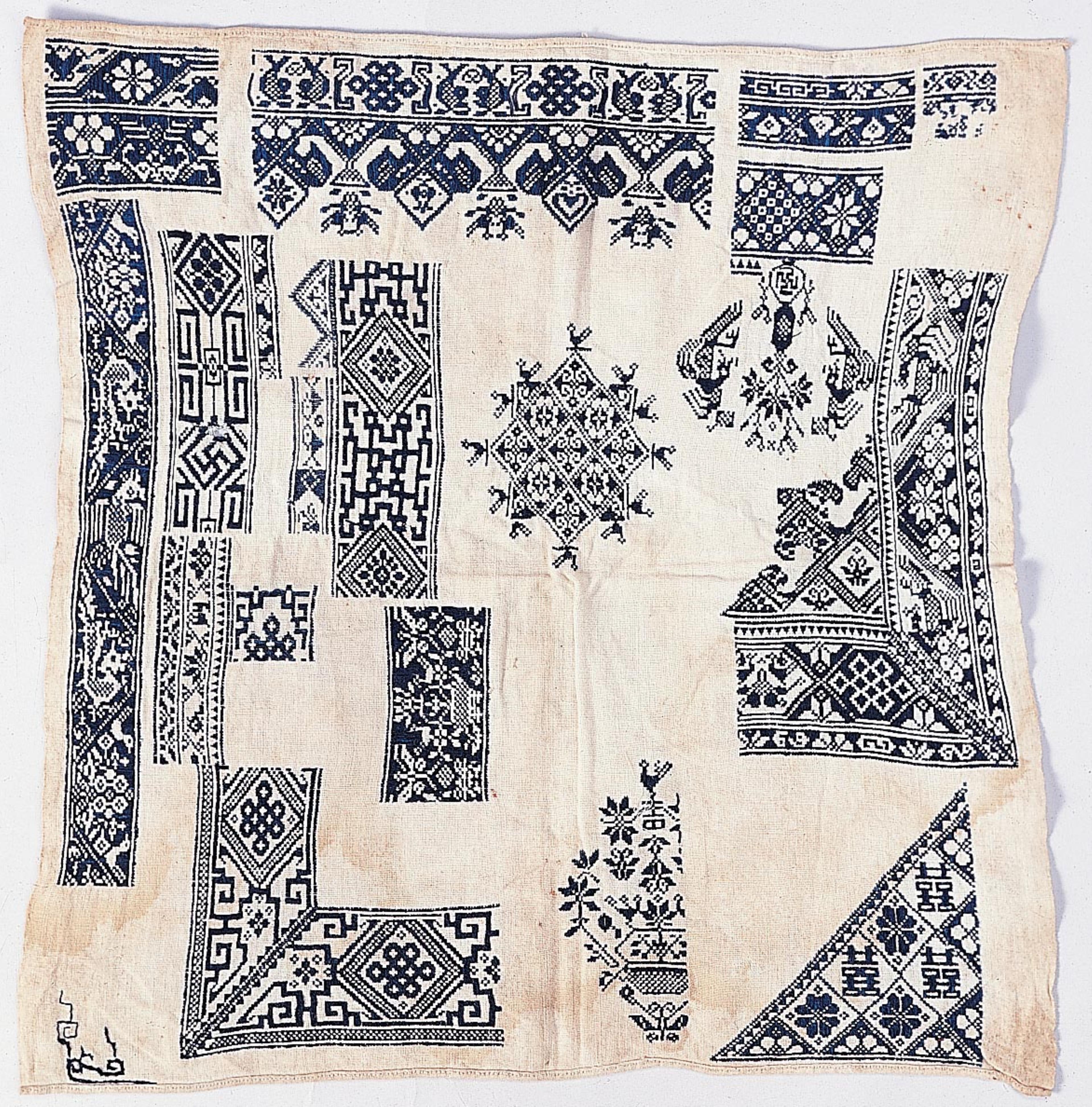 西拉雅族十字繡花樣方巾 (共3張)