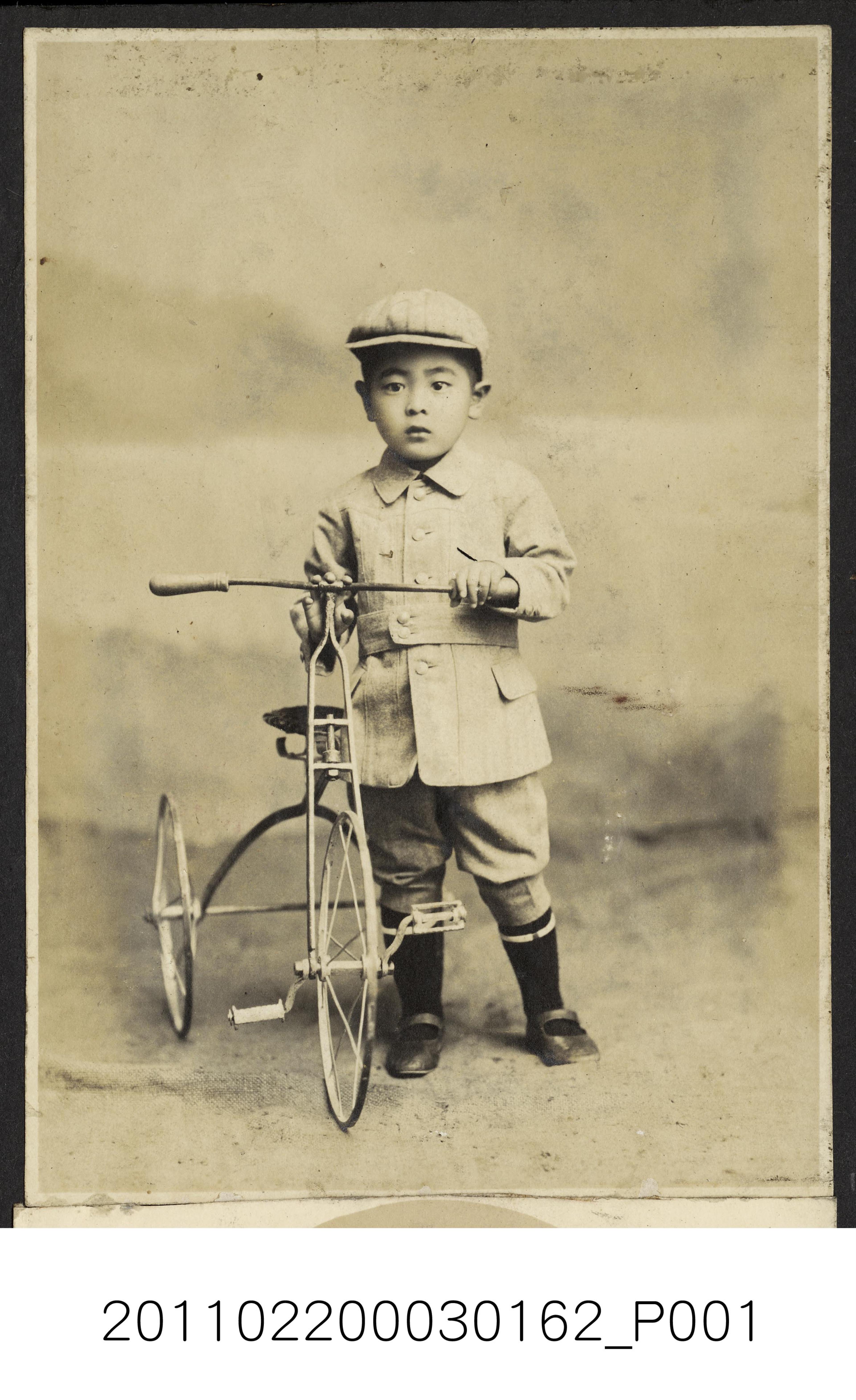 男童與腳踏車合照 (共1張)