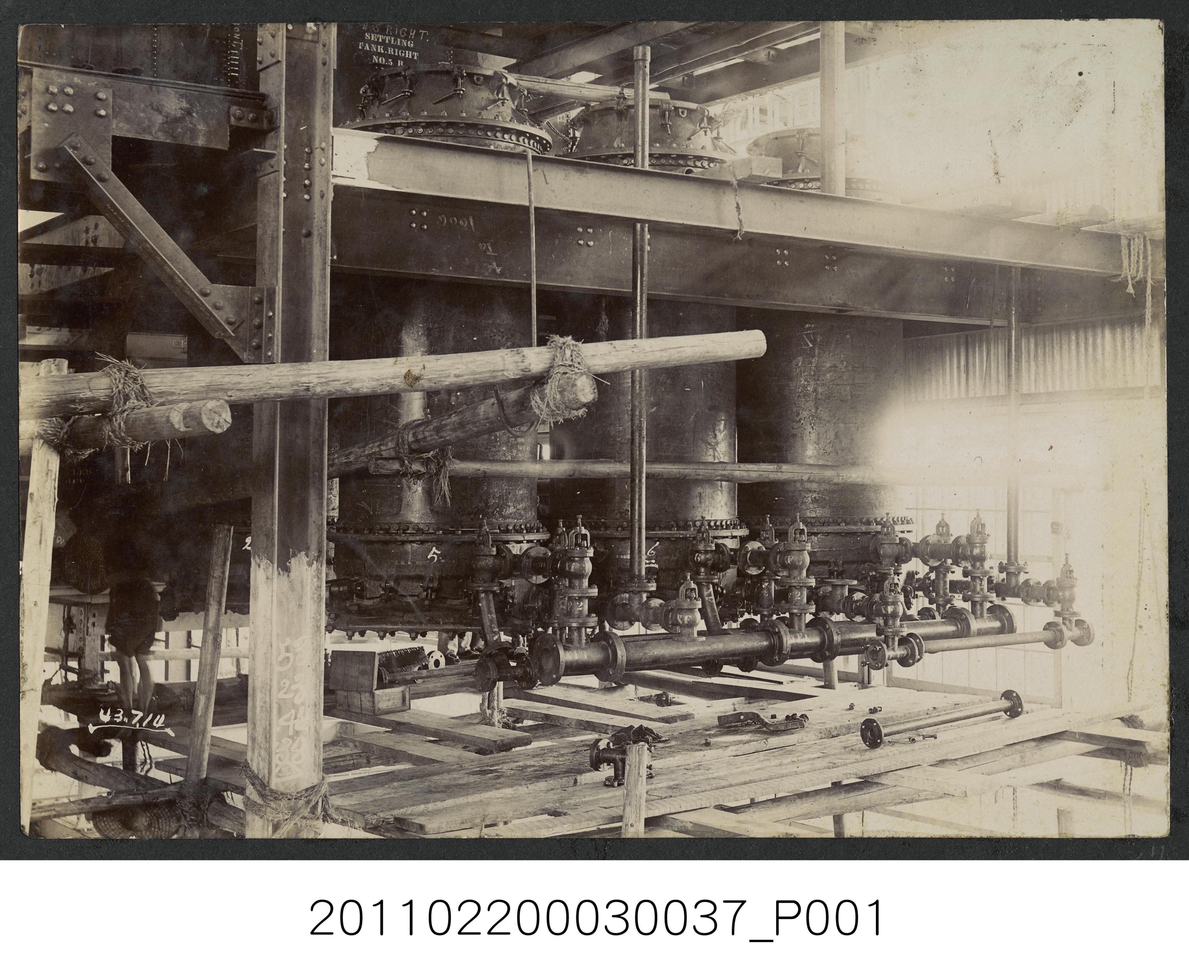 明治43年7月14日糖廠中的機器 (共1張)